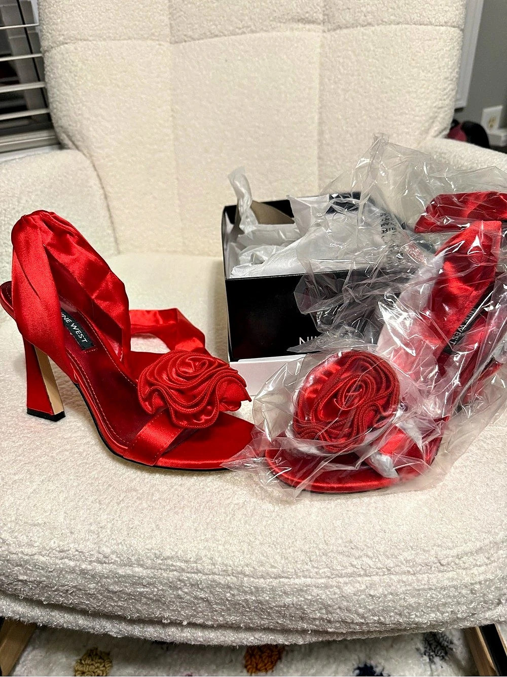 NINE WEST Red Rosette Heels US 5.6